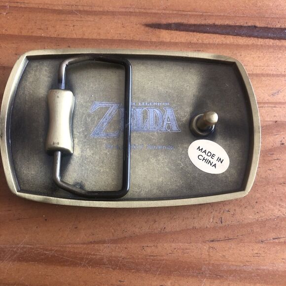 The Legend Of Zelda Triforce Belt Buckle Nintendo Gold 2017 HTF - Picture 2 of 5